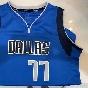 Boys Large Dallas Mavericks Luka Doncic  Jersey